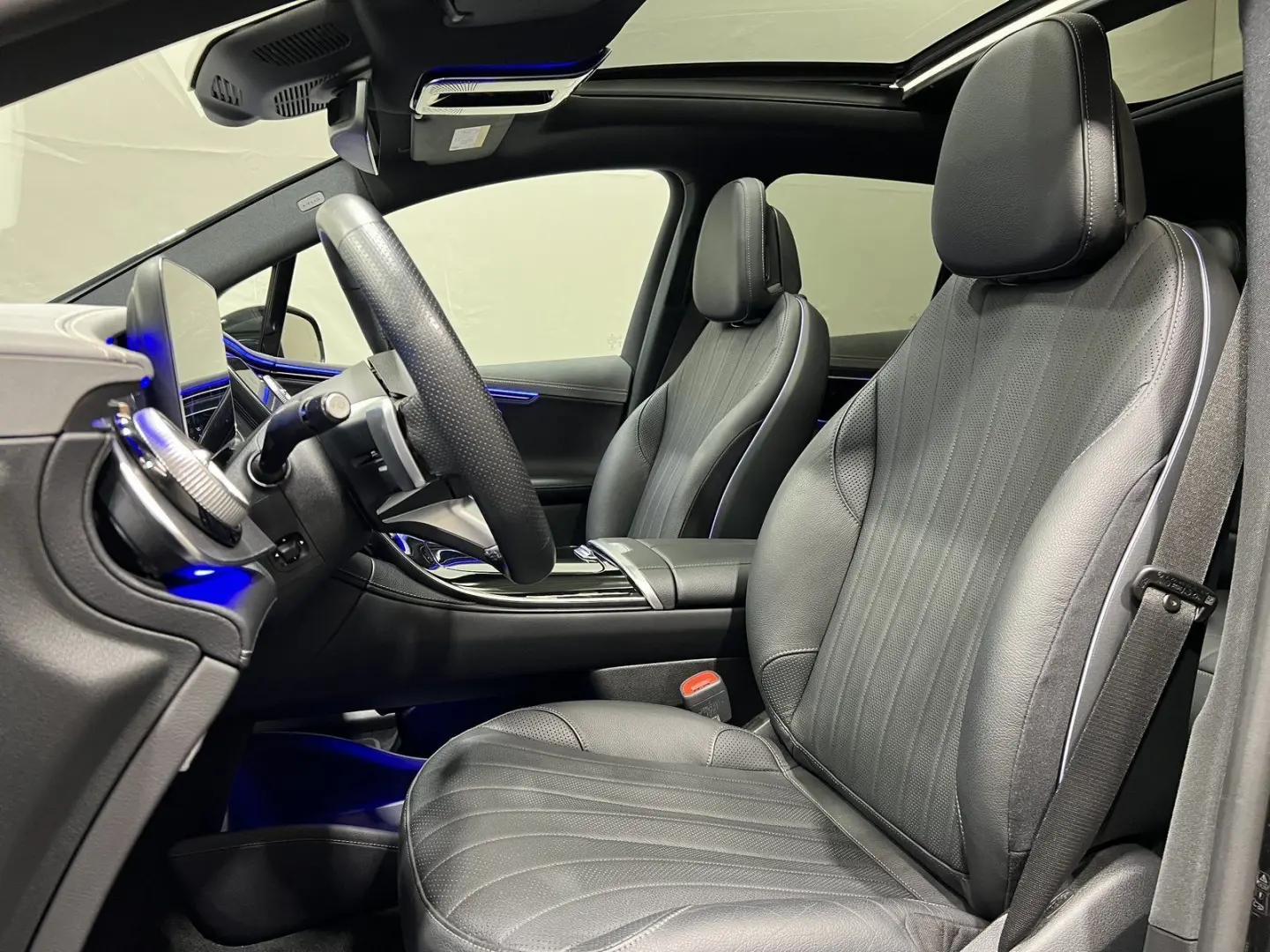 EQE 350 4M AMG Premium Night AIRMATIC HA10  22