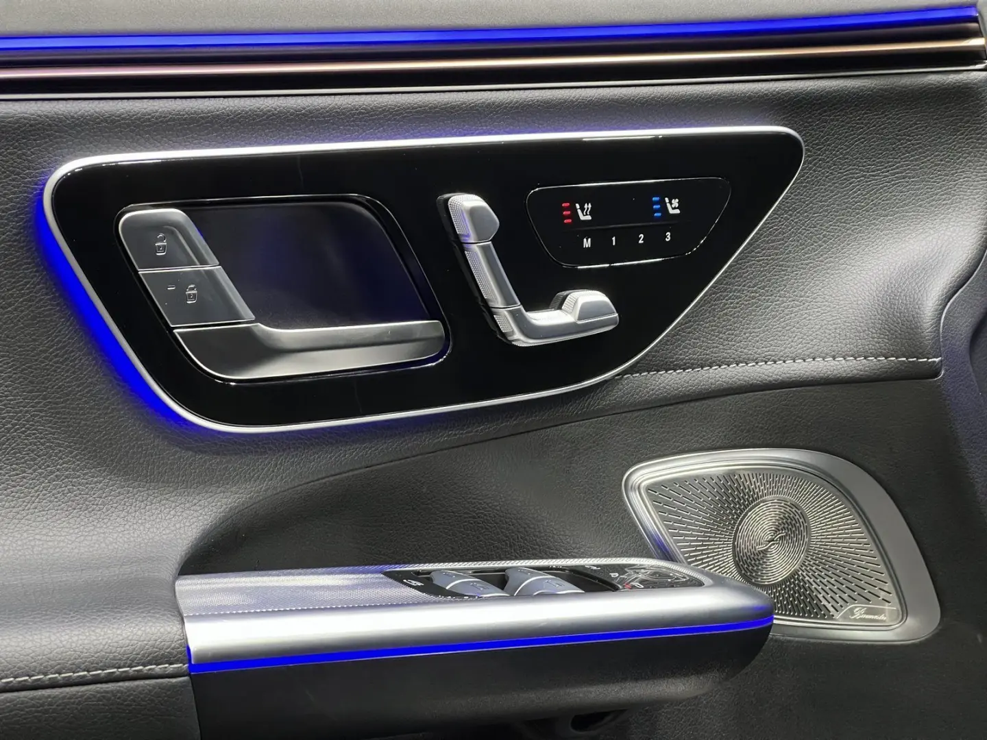 EQE 350 4M AMG Premium Night AIRMATIC HA10  22