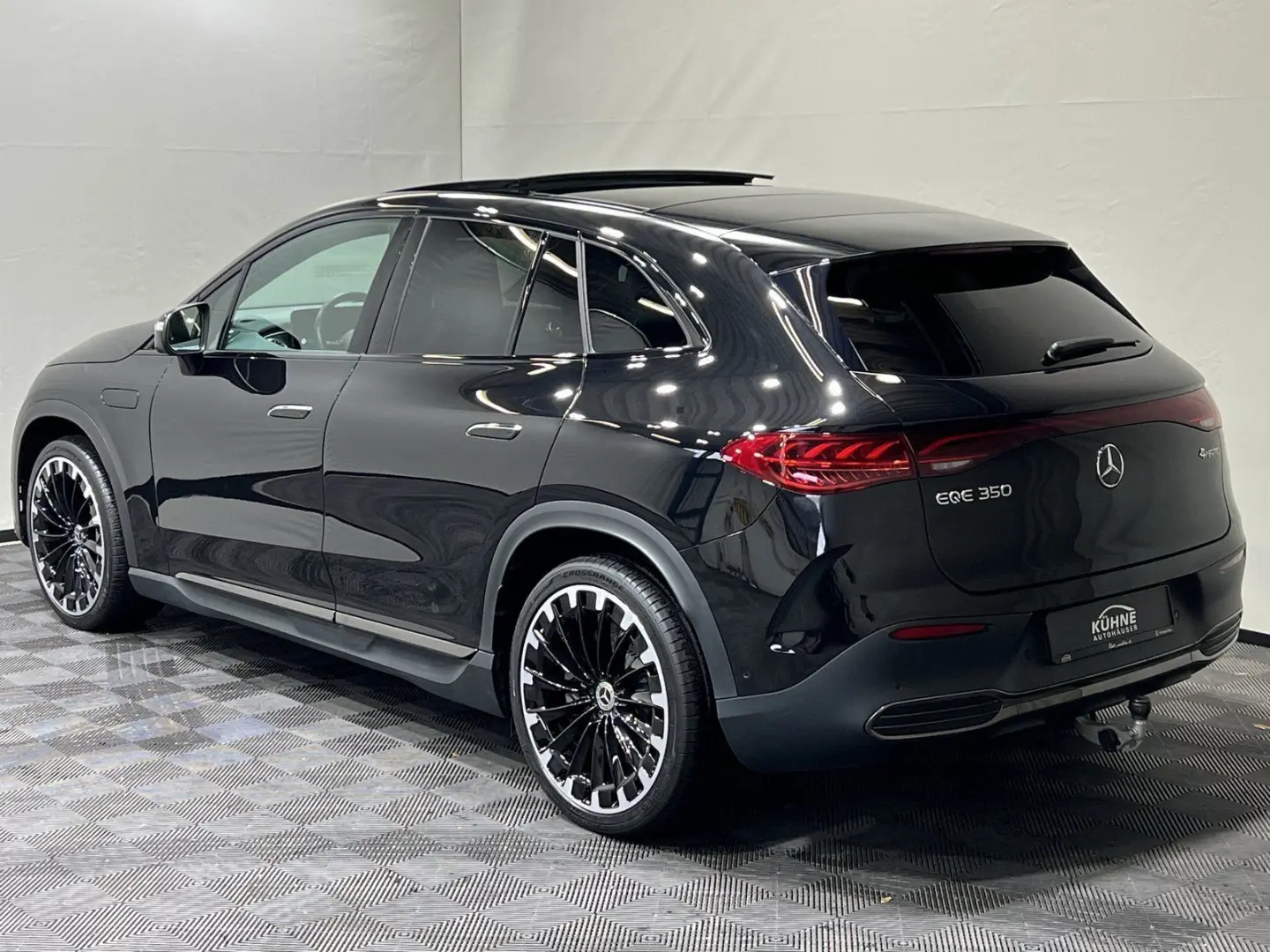 EQE 350 4M AMG Premium Night AIRMATIC HA10  22