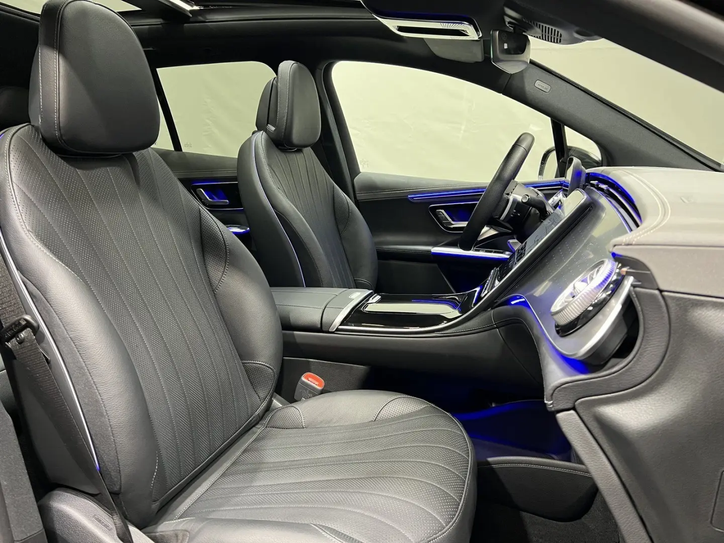 EQE 350 4M AMG Premium Night AIRMATIC HA10  22