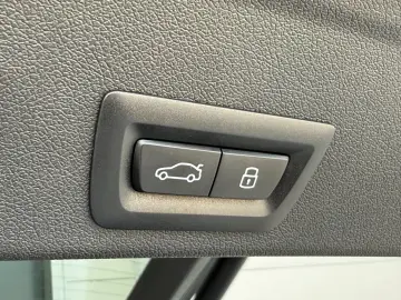 BMW X6 M AHK Pano Carbon Sitzlüft. Sky ACC