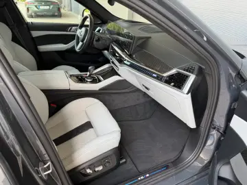 BMW X6 M AHK Pano Carbon Sitzlüft. Sky ACC