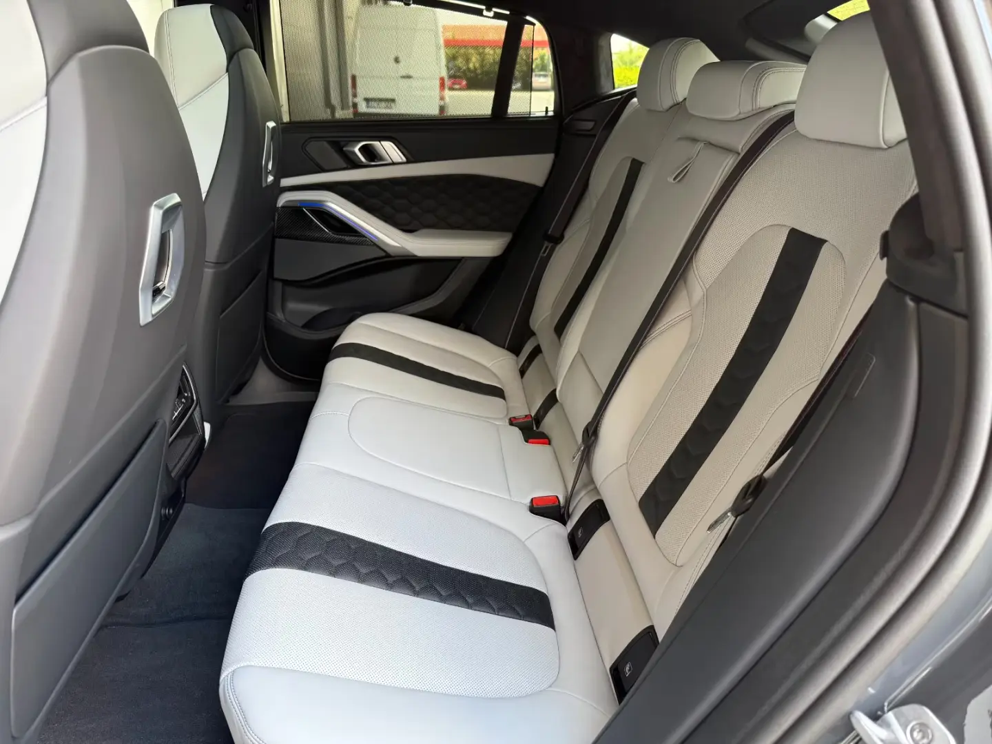 BMW X6 M AHK Pano Carbon Sitzlüft. Sky ACC