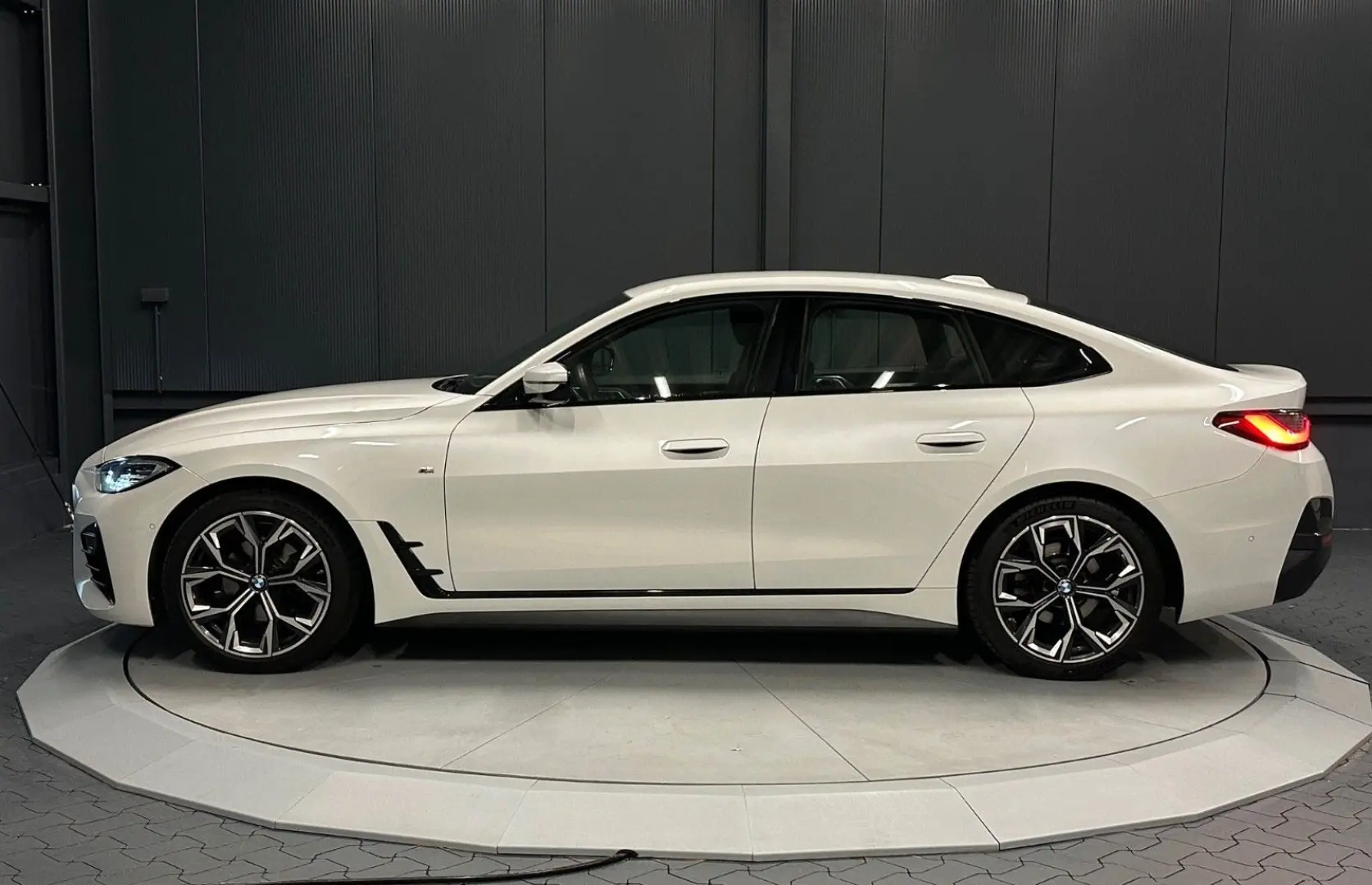 420d Gran Coupé xDrive M-Sport 19Zoll LEDER ACC