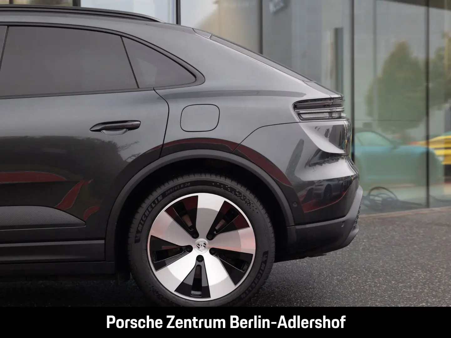 Macan 4 InnoDrive LED-Matrix BOSE Panoramadach