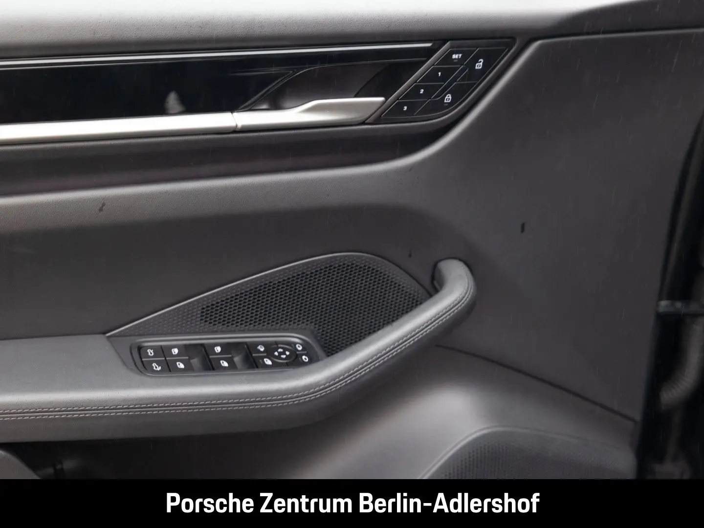 Macan 4 InnoDrive LED-Matrix BOSE Panoramadach