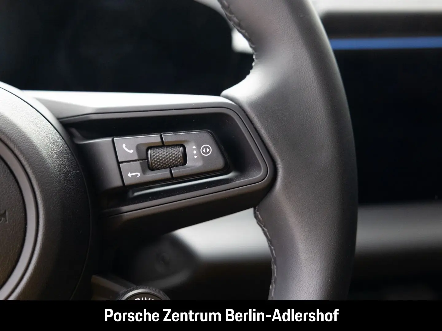 Macan 4 InnoDrive LED-Matrix BOSE Panoramadach