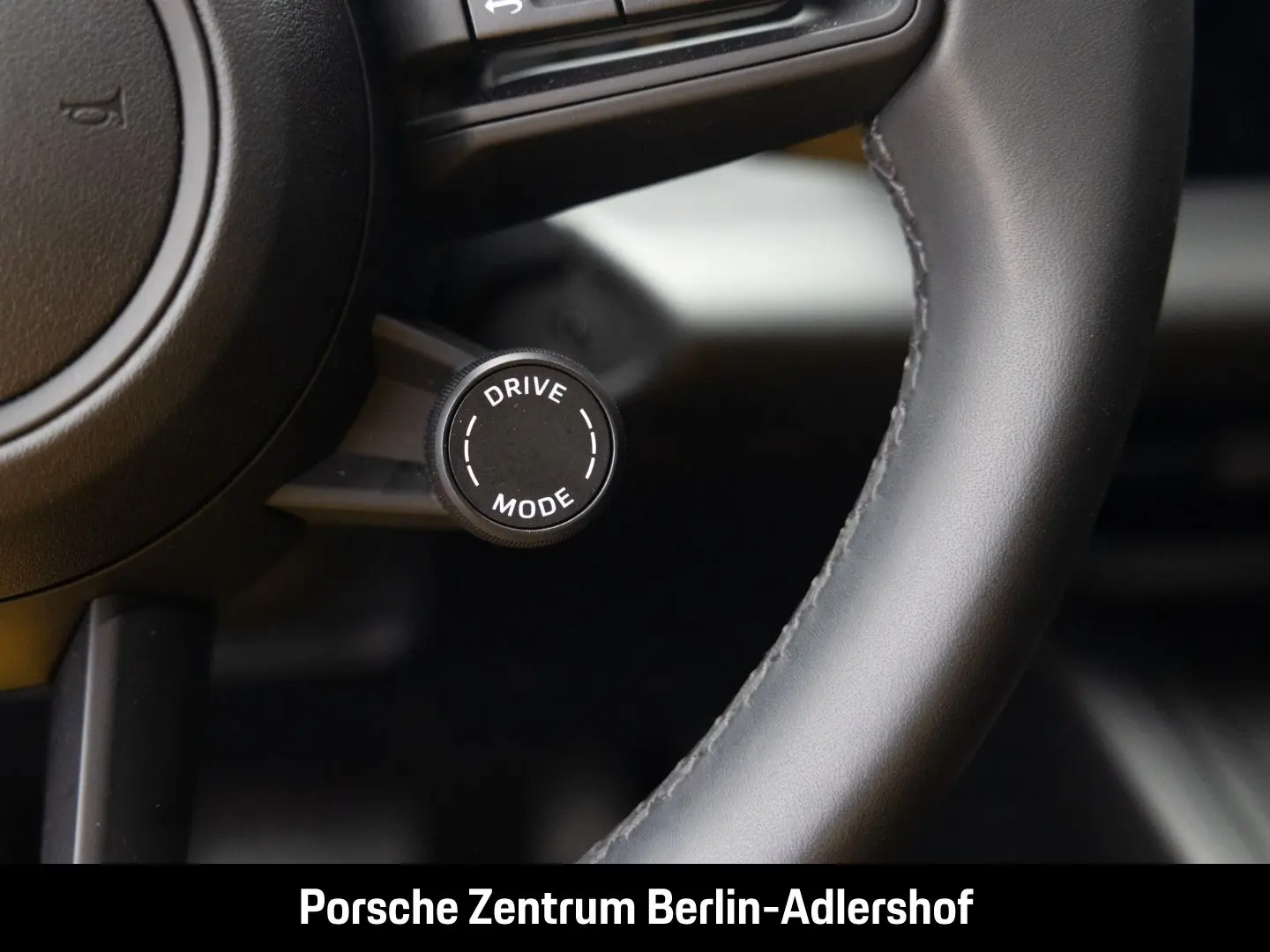 Macan 4 InnoDrive LED-Matrix BOSE Panoramadach