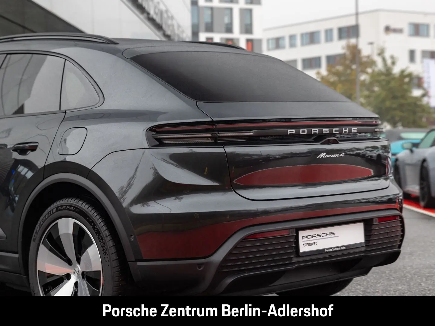 Macan 4 InnoDrive LED-Matrix BOSE Panoramadach