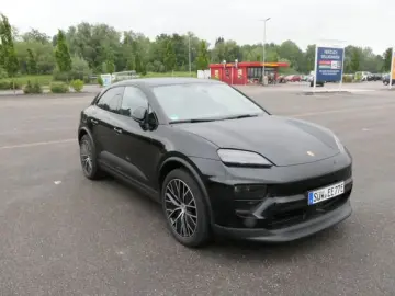 Macan 4 Electric - Bose Soundsystem Kombilimousi