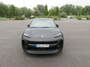 Macan 4 Electric - Bose Soundsystem Kombilimousi