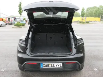 Macan 4 Electric - Bose Soundsystem Kombilimousi