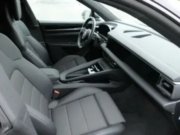 Macan 4 Electric - Bose Soundsystem Kombilimousi