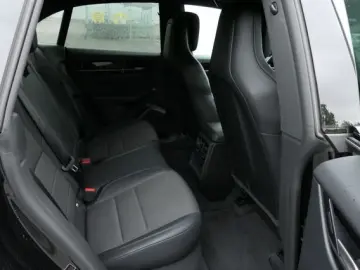 Macan 4 Electric - Bose Soundsystem Kombilimousi