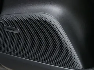 Macan 4 Electric - Bose Soundsystem Kombilimousi