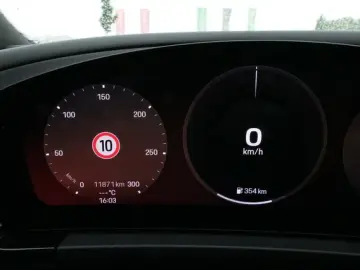 Macan 4 Electric - Bose Soundsystem Kombilimousi