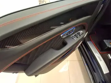 Bentayga S