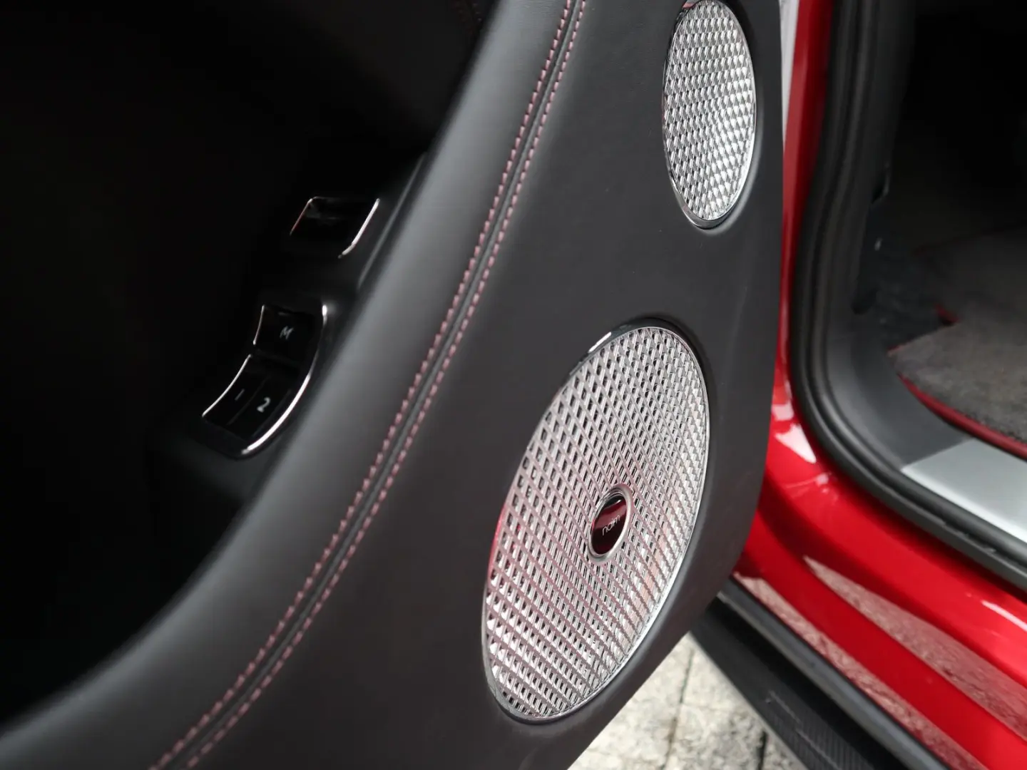 Bentayga Hybrid S  NAIM Carbon Styling