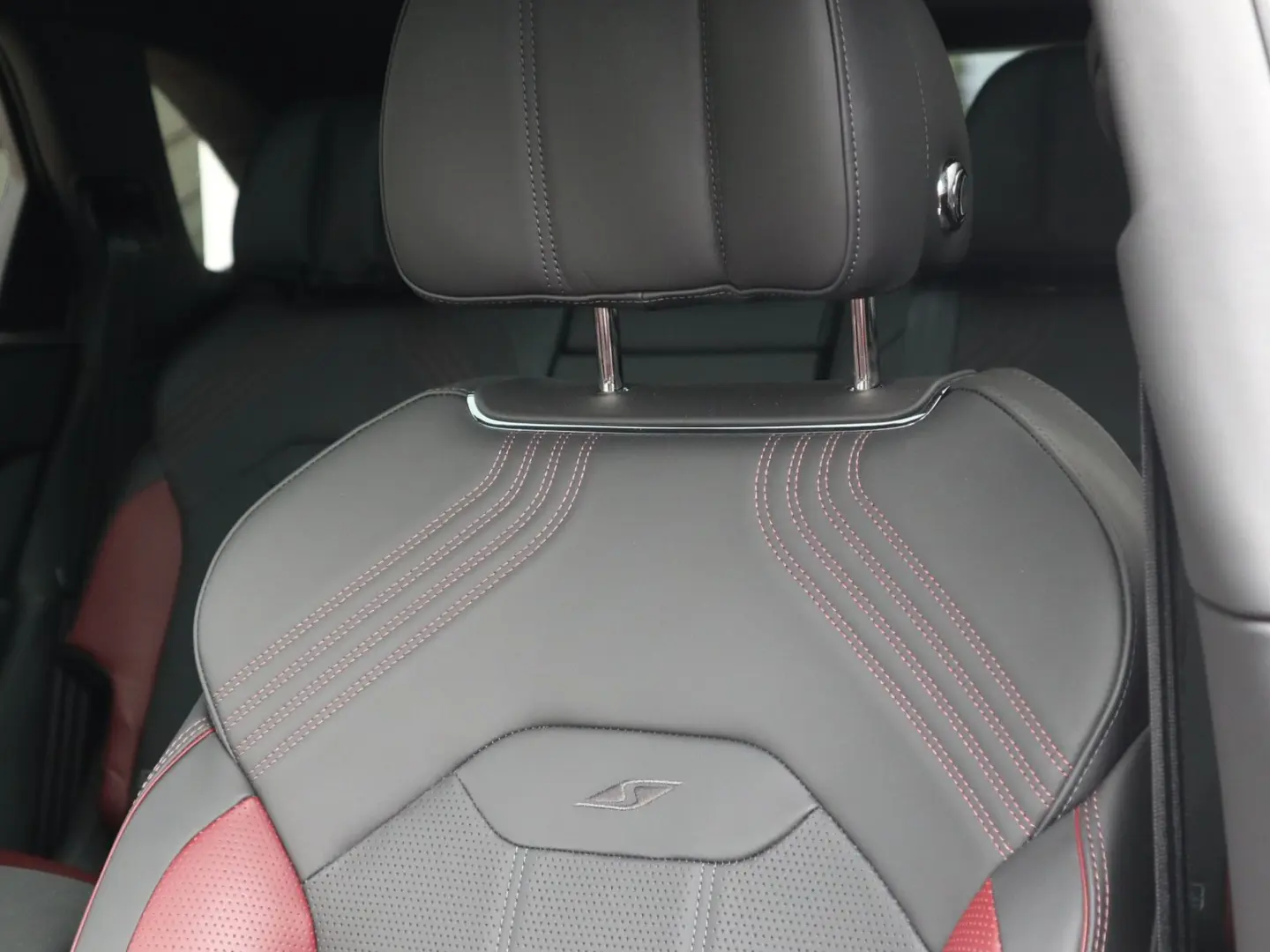 Bentayga Hybrid S  NAIM Carbon Styling