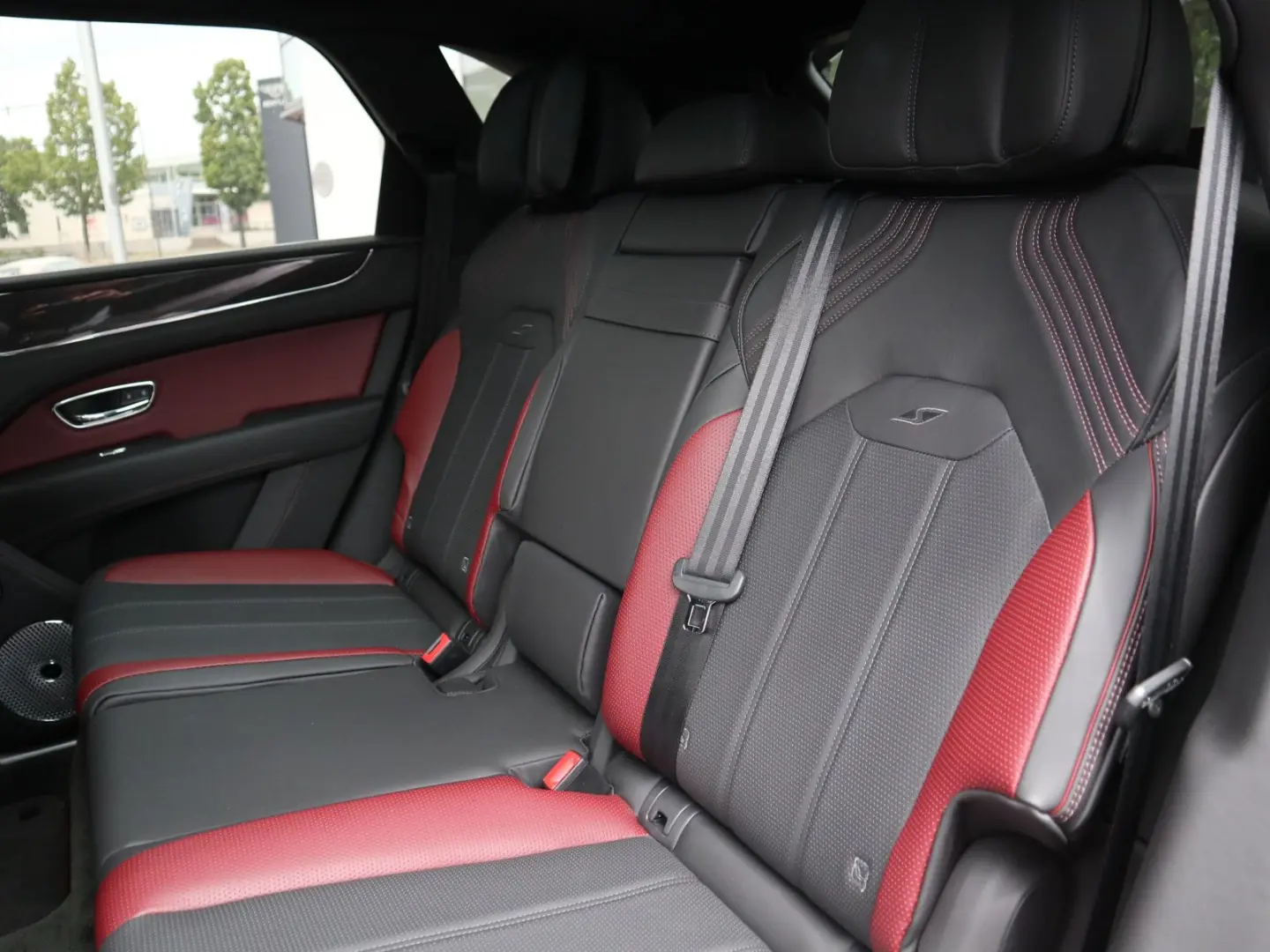 Bentayga Hybrid S  NAIM Carbon Styling