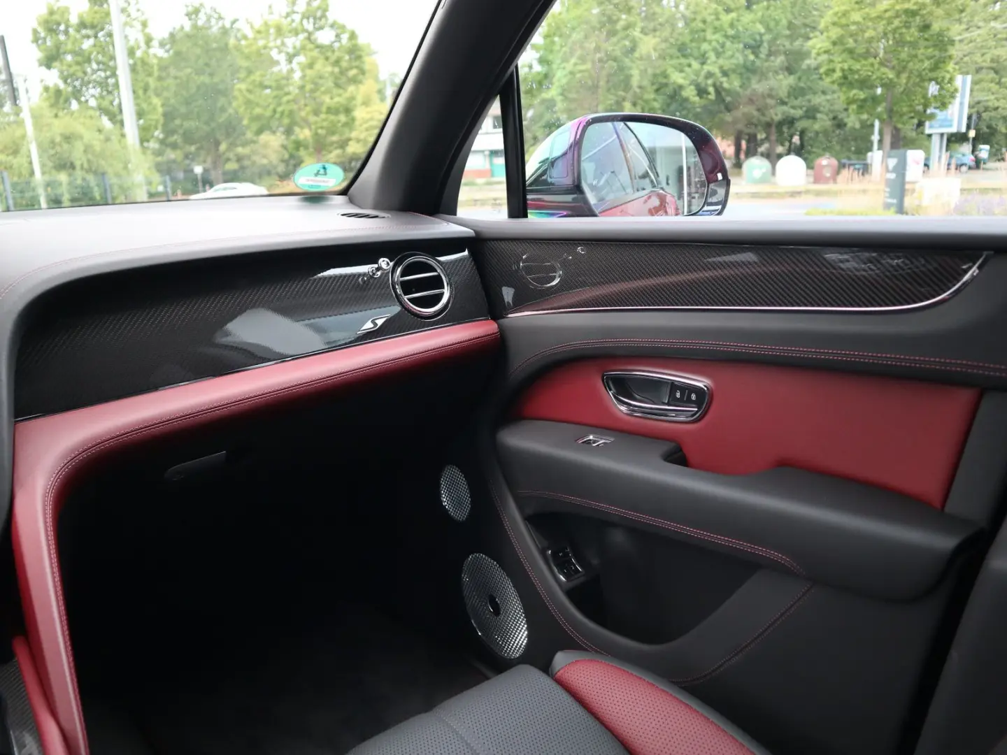 Bentayga Hybrid S  NAIM Carbon Styling