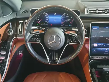 Mercedes-Benz S 580 Limuzina 4MATIC langa DiLight