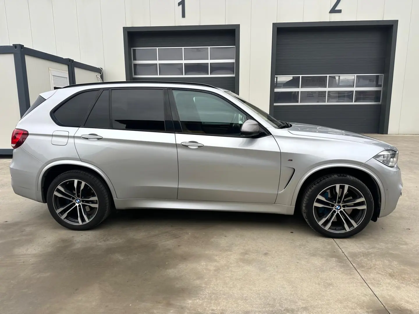 BMW X5 M50