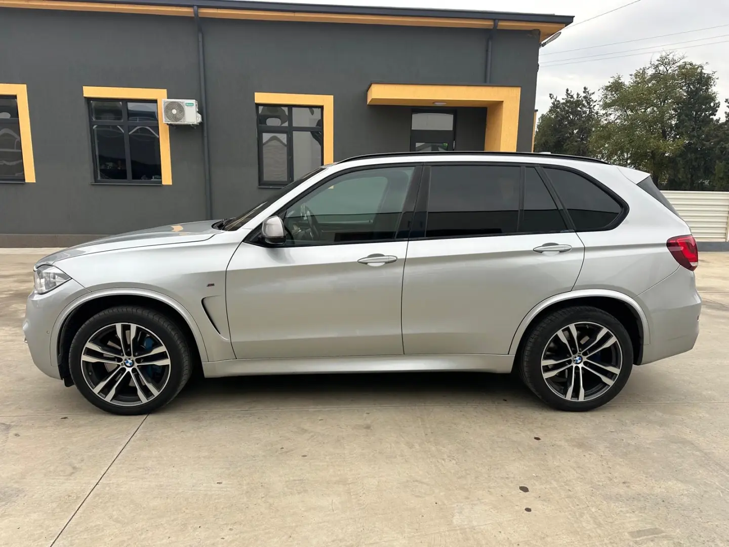 BMW X5 M50