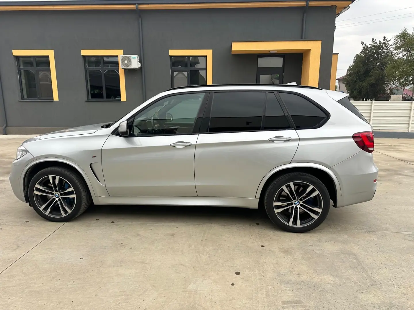 BMW X5 M50