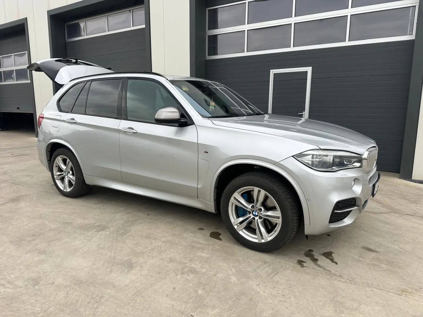 BMW X5 M50