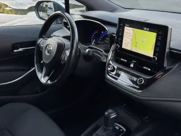 TOYOTA COROLLA 1.8 HYBRID EXCLUSIVE