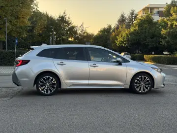 TOYOTA COROLLA 1.8 HYBRID EXCLUSIVE