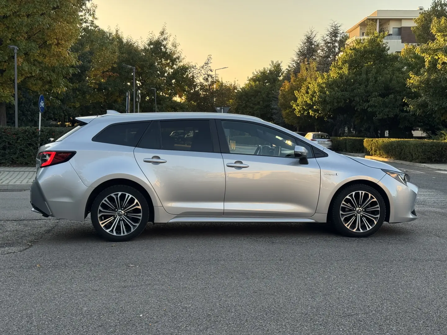 TOYOTA COROLLA 1.8 HYBRID EXCLUSIVE