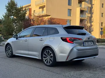 TOYOTA COROLLA 1.8 HYBRID EXCLUSIVE