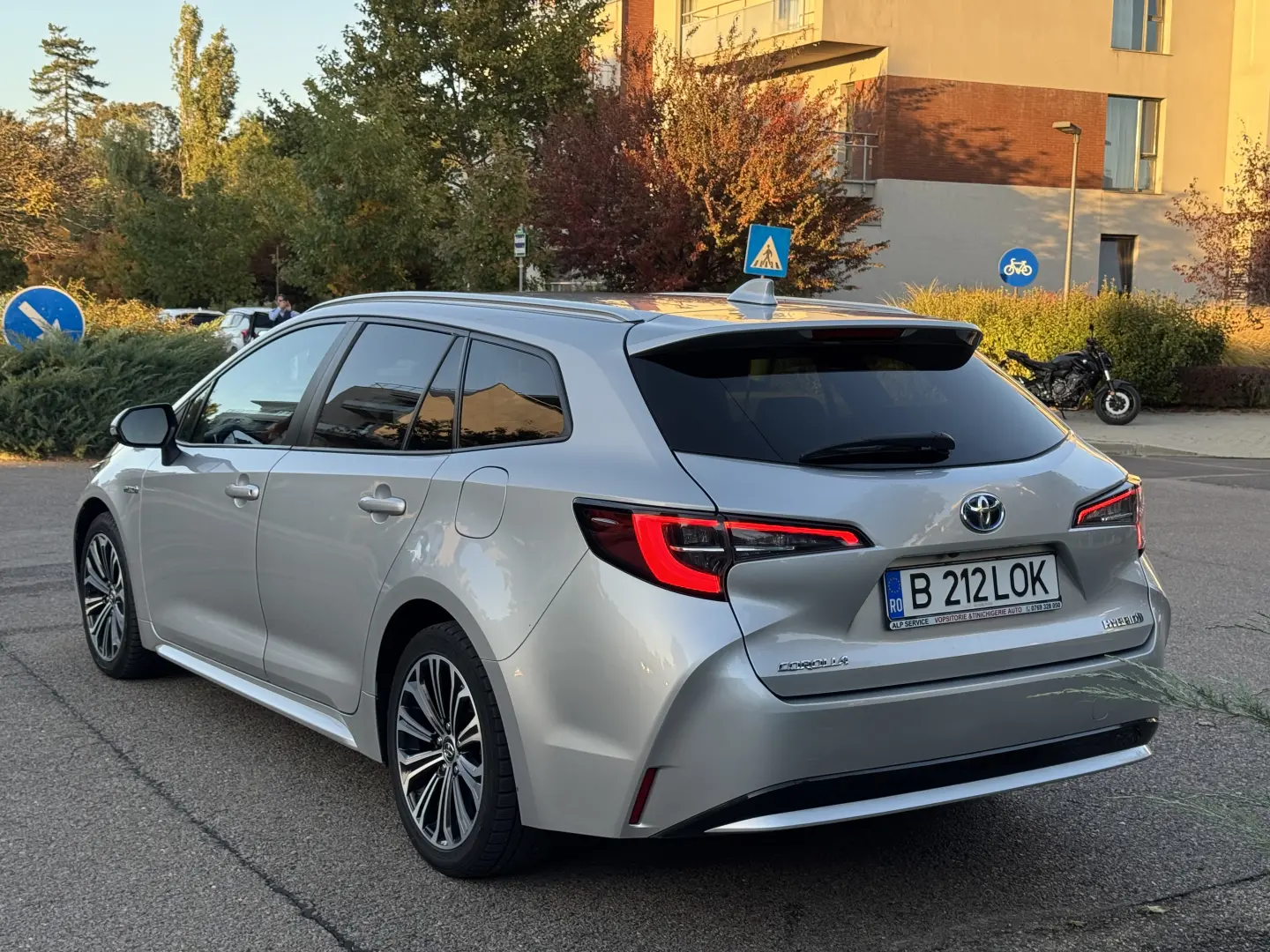 TOYOTA COROLLA 1.8 HYBRID EXCLUSIVE
