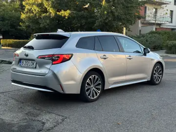 TOYOTA COROLLA 1.8 HYBRID EXCLUSIVE