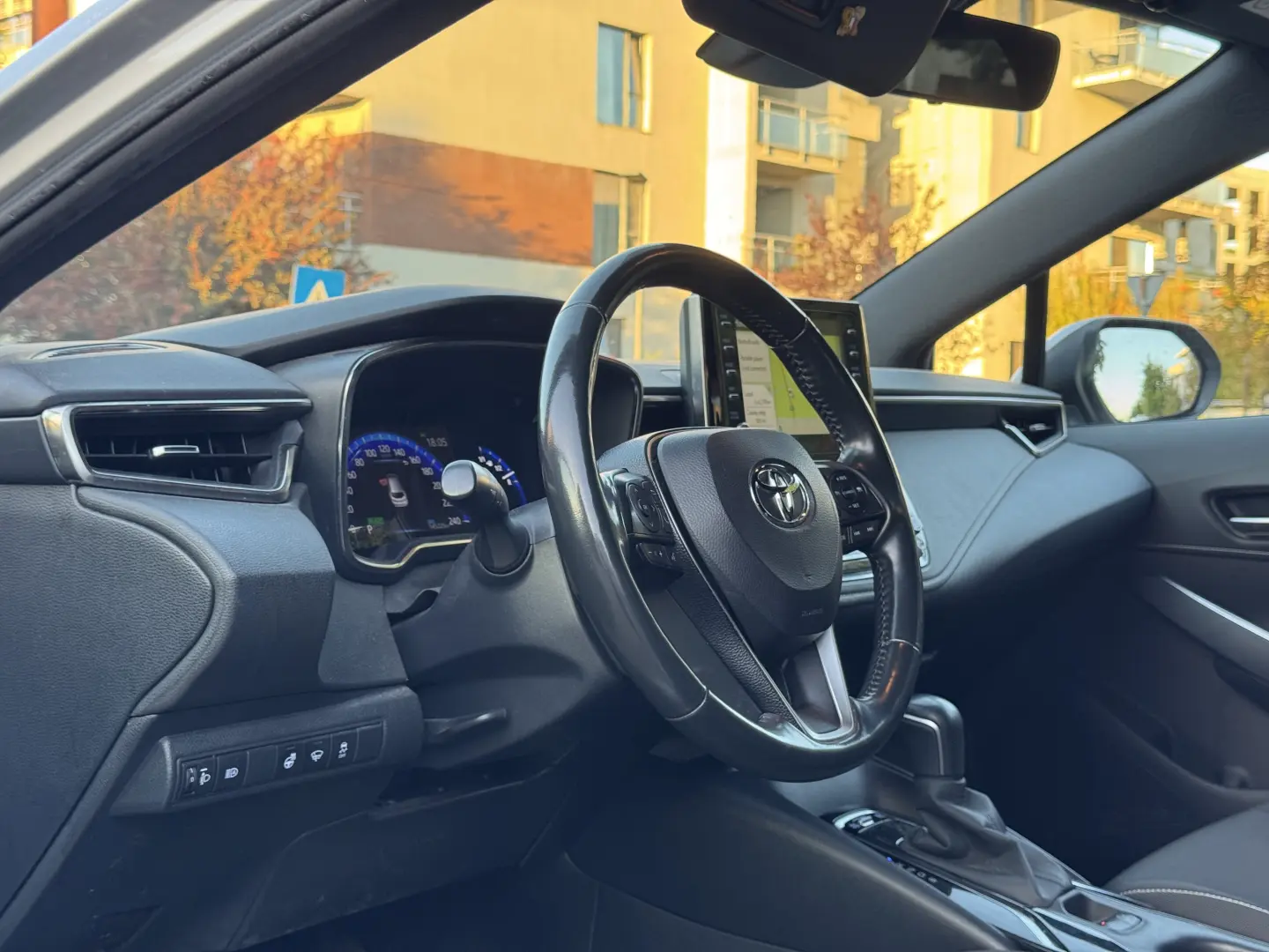 TOYOTA COROLLA 1.8 HYBRID EXCLUSIVE