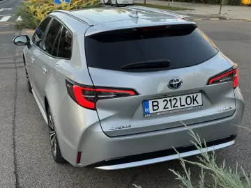 TOYOTA COROLLA 1.8 HYBRID EXCLUSIVE