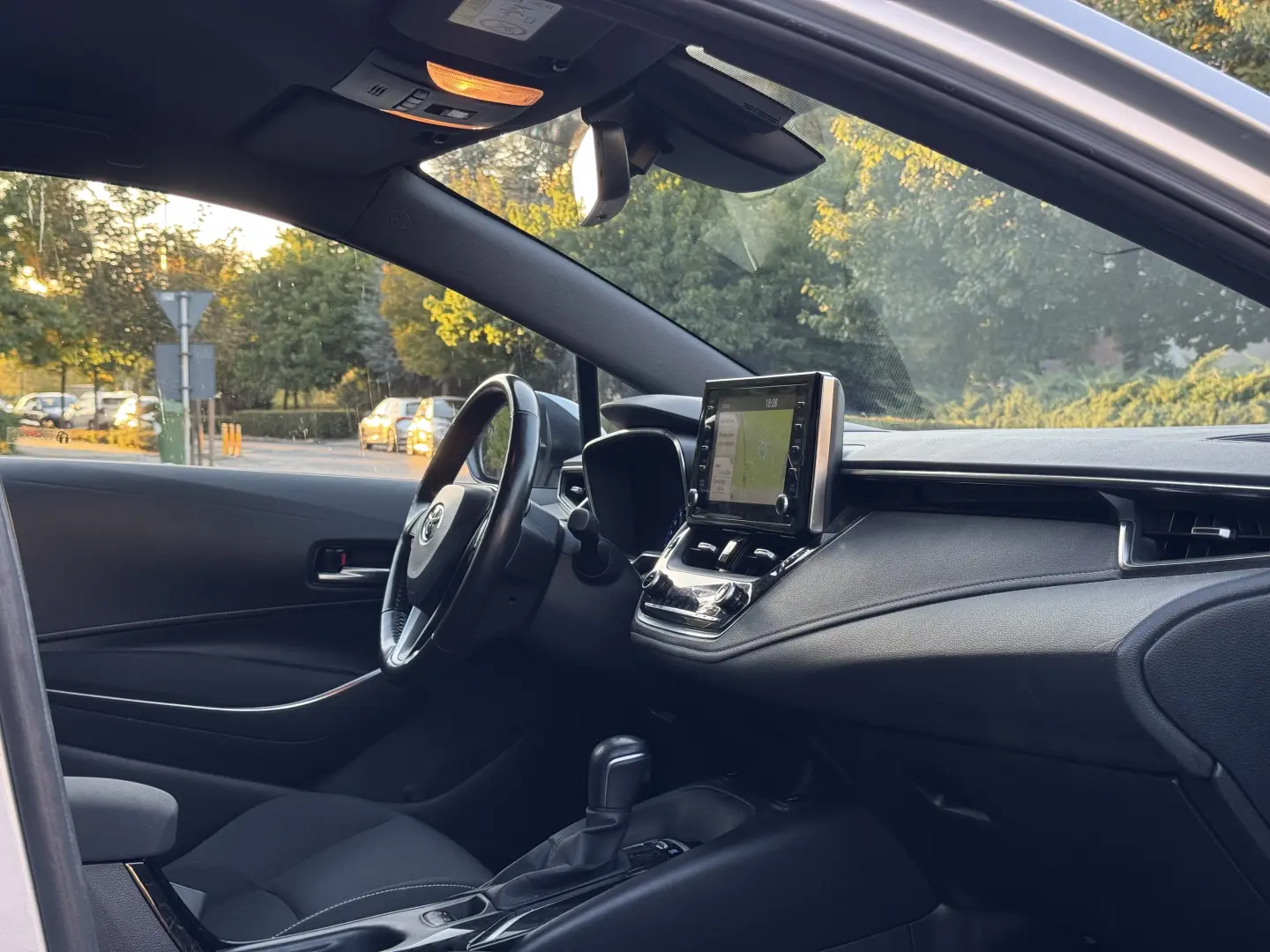 TOYOTA COROLLA 1.8 HYBRID EXCLUSIVE