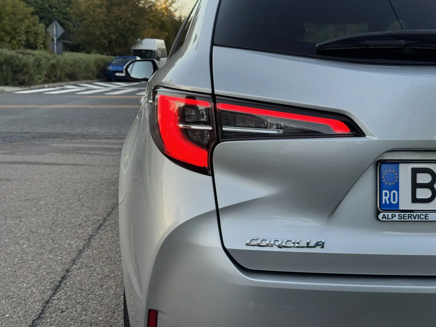 TOYOTA COROLLA 1.8 HYBRID EXCLUSIVE