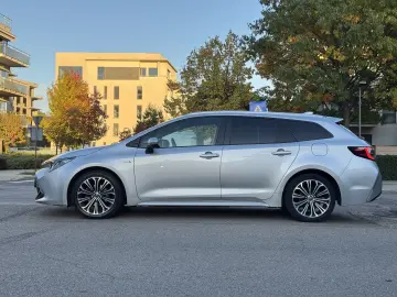 TOYOTA COROLLA 1.8 HYBRID EXCLUSIVE