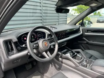 Cayenne E-Hybrid   Luftfederung   InnoDrive