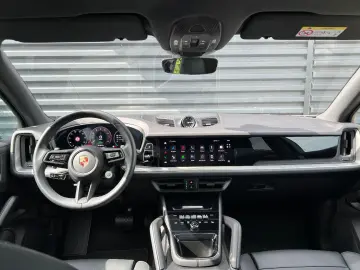 Cayenne E-Hybrid   Luftfederung   InnoDrive