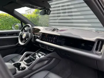 Cayenne E-Hybrid   Luftfederung   InnoDrive