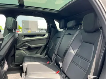 Cayenne E-Hybrid   Luftfederung   InnoDrive