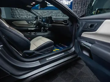 Mustang GT Coupe 5.0 Ti-VCT V8 Performance LED