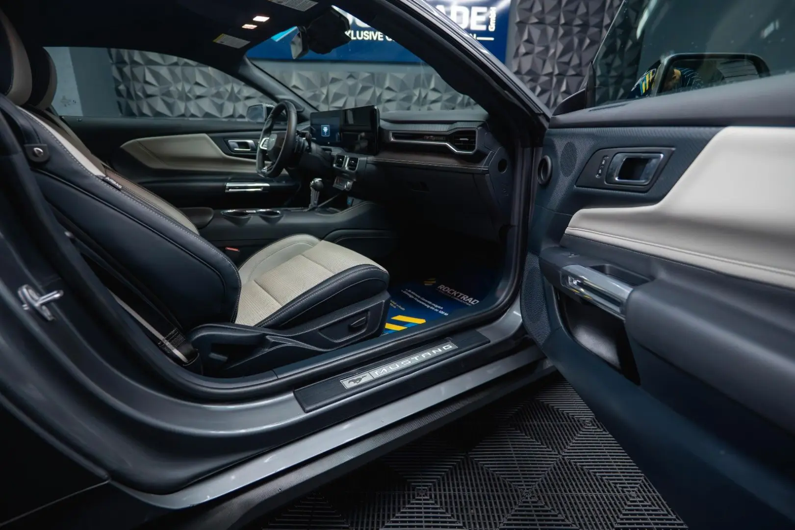 Mustang GT Coupe 5.0 Ti-VCT V8 Performance LED