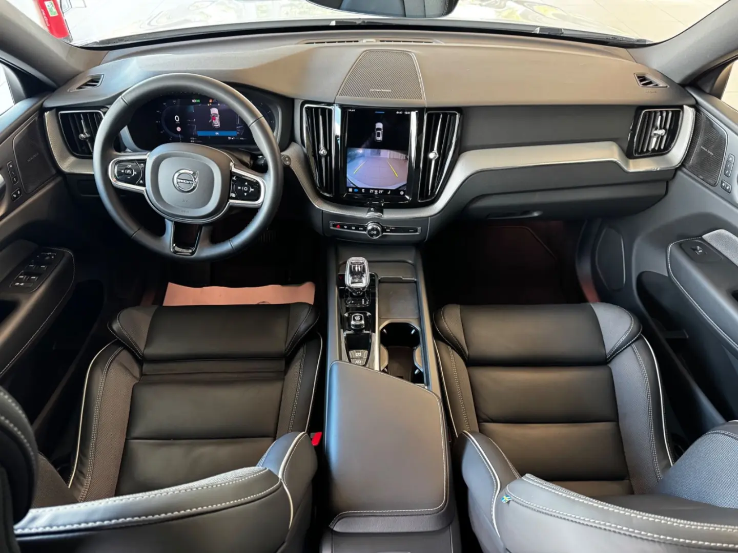 XC60 Plus Dark AWD Pano AHK H&K Kam ACC Leder