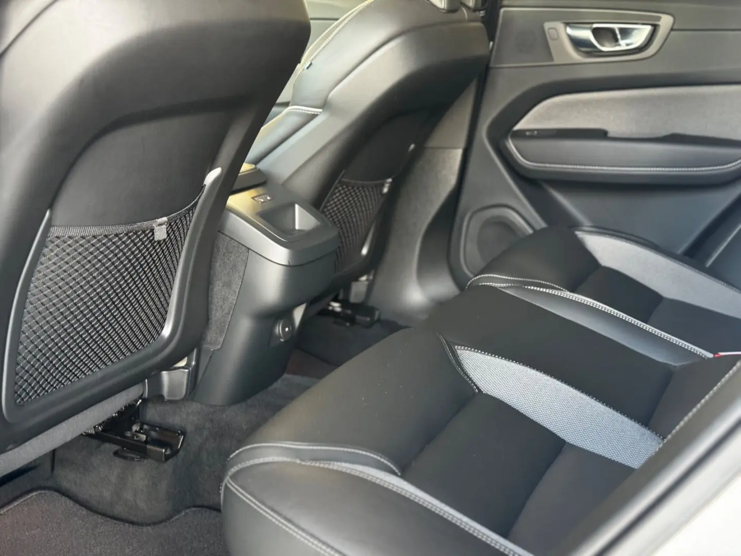 XC60 Plus Dark AWD Pano AHK H&K Kam ACC Leder