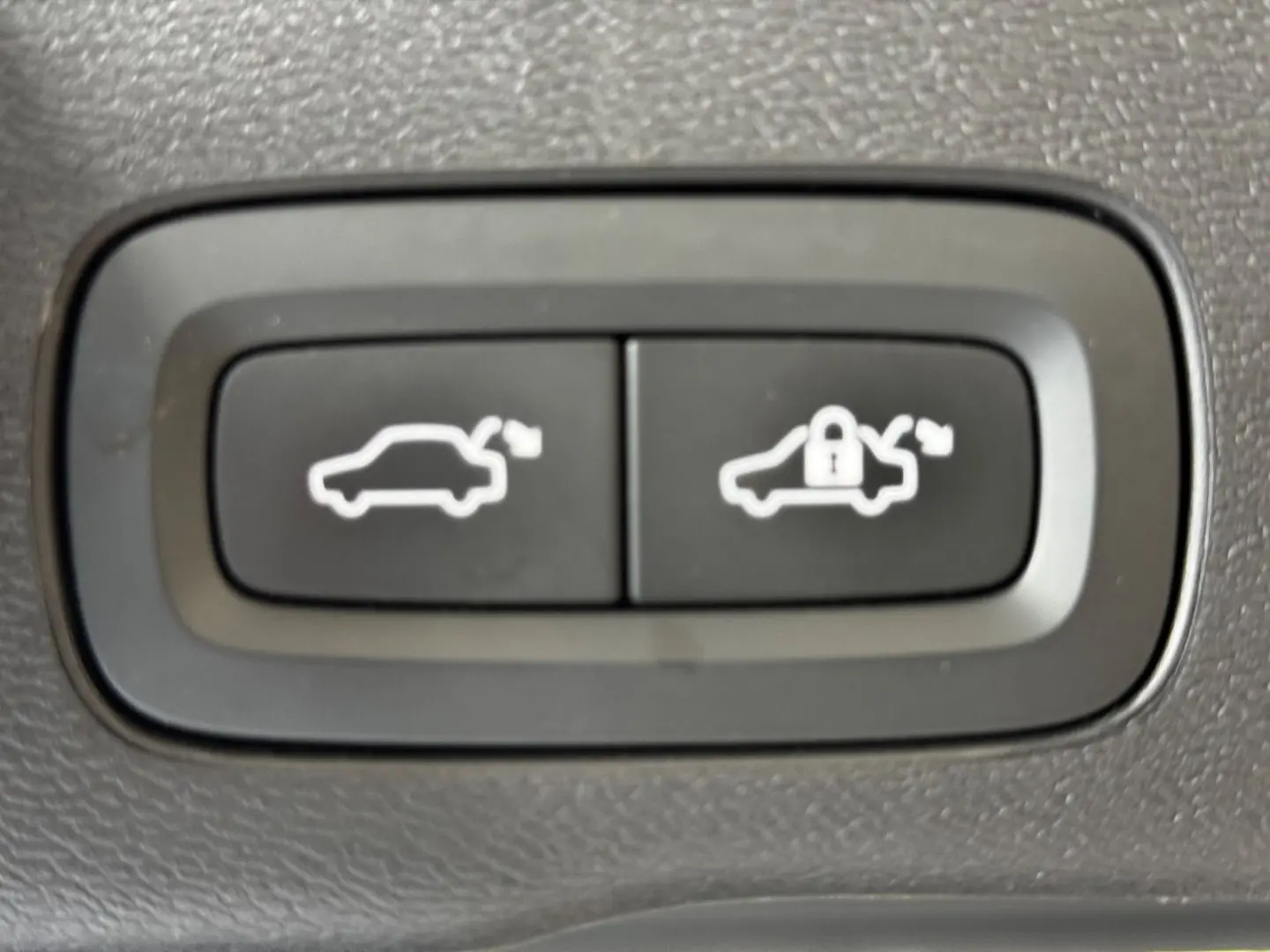 XC60 Plus Dark AWD Pano AHK H&K Kam ACC Leder